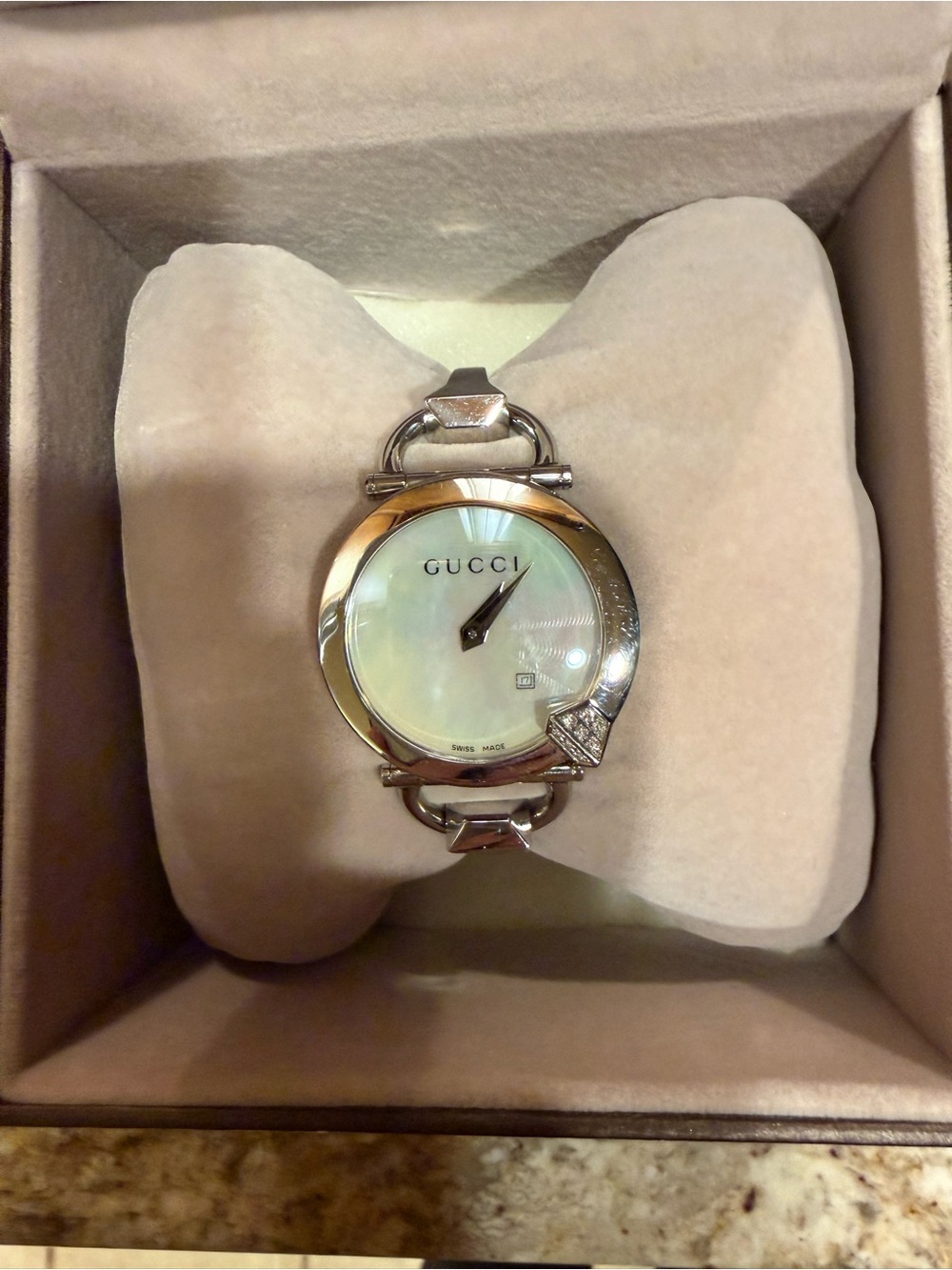 Gucci YA122505 Ladies Stainless Steel Bracelet Watch with Mother-of-Pearl Dial